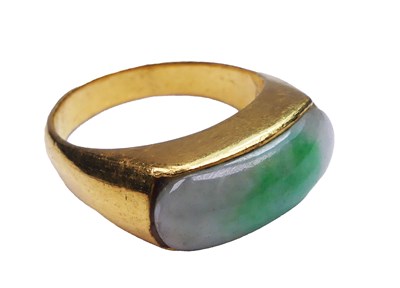 Lot 329 - Oval Shaped Jade Ring.