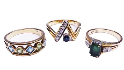 Lot 353 - Three 18ct Rings.