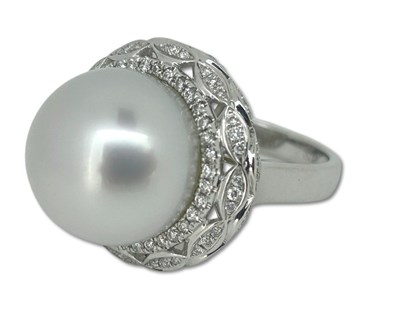 Lot 322 - South Sea Pearl Ring.