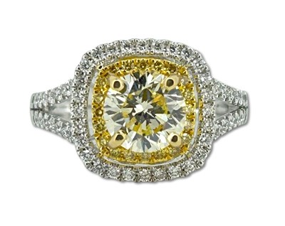 Lot 401 - Sparkling Diamond Ring.