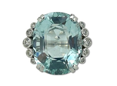 Lot 375 - Aquamarine & Diamond Ring.