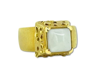 Lot 399 - Jade Dress Ring.