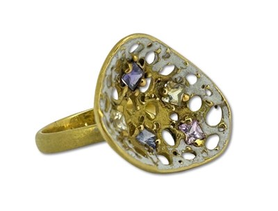 Lot 398 - Gemset Ring.