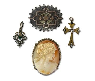 Lot 353 - Silver and gold items.