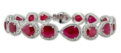 Lot 292 - Halo Style Bracelet.