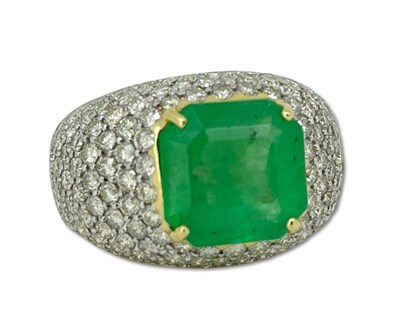 Lot 312 - Colombian Emerald & Diamond Ring
