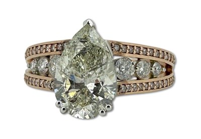 Lot 360 - Eye Catching Diamond Ring.