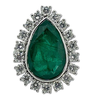 Lot 373 - A Prominent Emerald Ring.