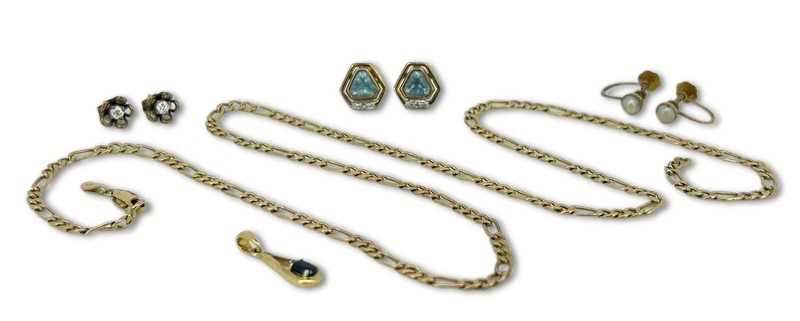 Lot 252 - Five 9ct Jewellery Items.