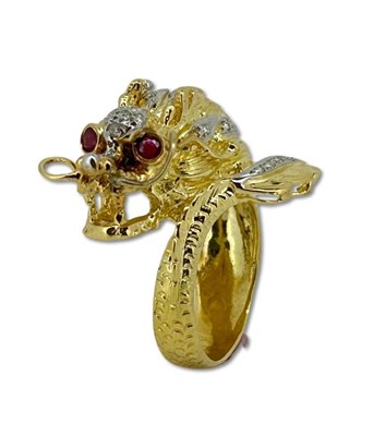 Lot 250 - An Ornate 18ct Dragon Ring.