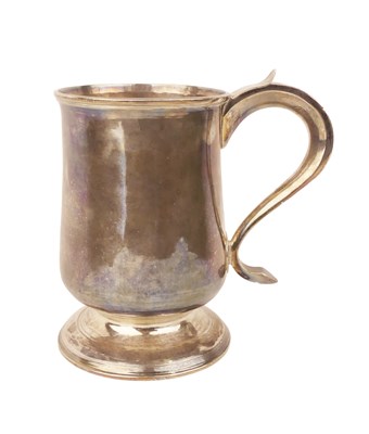 Lot 435 - A Georgian Silver Tankard.