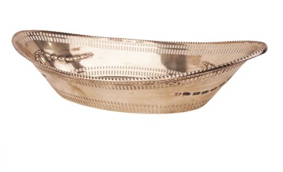 Lot 429 - Edwardian Bread Dish.