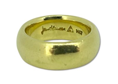 Lot 313 - A Substantial Wedding Ring.