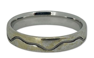 Lot 246 - Patterned Wedding Ring.