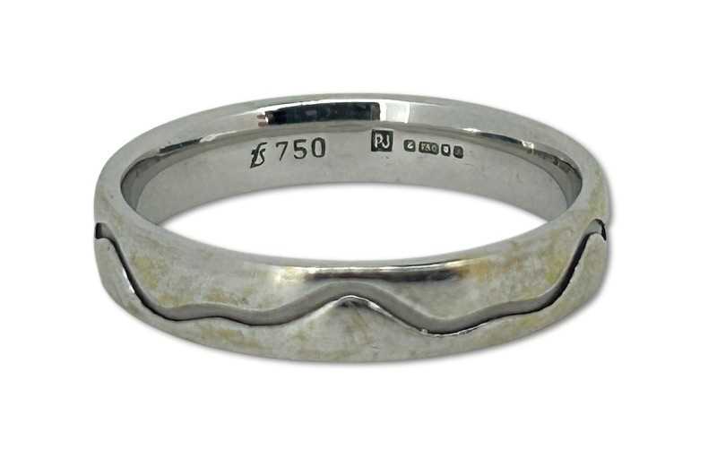 Lot 246 - Patterned Wedding Ring.