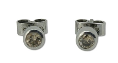 Lot 420 - Stud Diamond Earrings.
