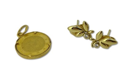 Lot 269 - A Fine Gold Pendant and Stud Earrings.