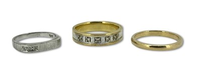 Lot 327 - Three 9ct Gold Rings in Various Widths.