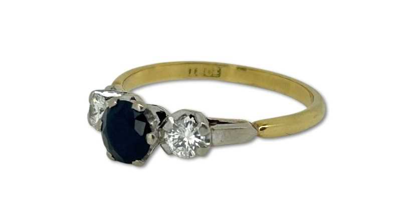 Lot 261 - Petite Three Stone Ring.