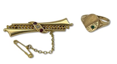 Lot 263 - 15ct Brooch & 9ct Signet Ring.