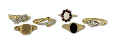 Lot 320 - Selection of Rings.