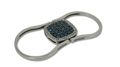 Lot 262 - Diamond Flip Style Ring.