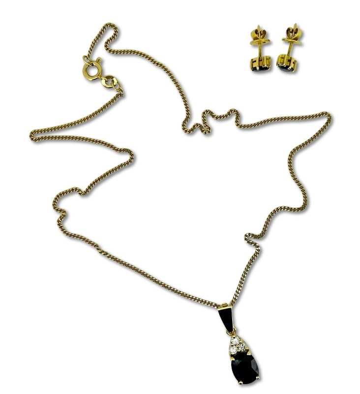 Lot 265 - Pendant and Earrings.