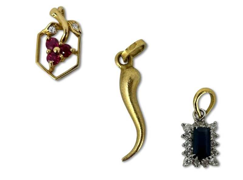 Lot 273 - Trio of Pendants.