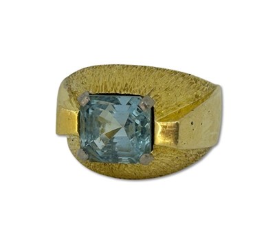 Lot 300 - Swiss Blue Topaz Gents Ring.