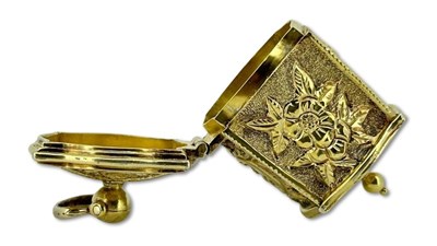 Lot 281 - Ornate Gilt Silver Box Pendant.
