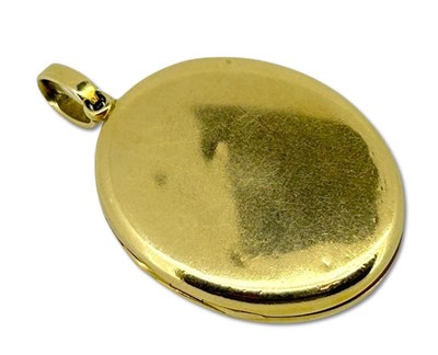 Lot 276 - Early 20th Century Oval 15ct Locket.