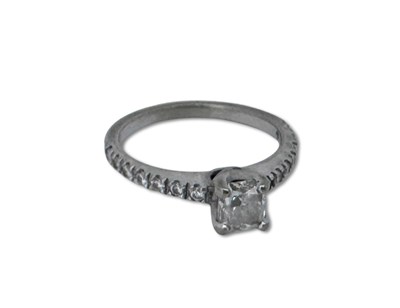 Lot 300 - Diamond Ring.