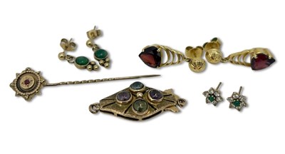 Lot 331 - A Selection of Yellow Gold Items.