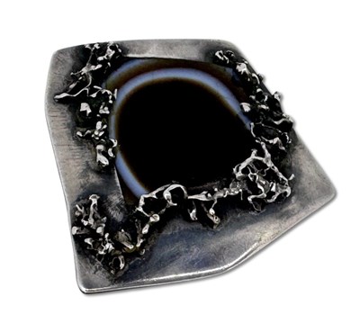 Lot 318 - Agate Brooch in Sterling Silver.
