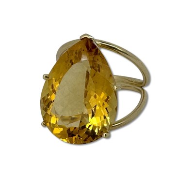 Lot 332 - Large Citrine Ring.
