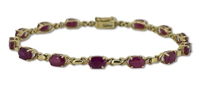 Lot 376 - Yellow Gold Bracelet.