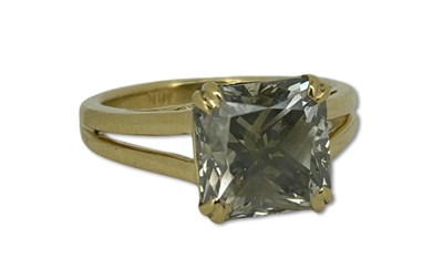 Lot 256 - Unusual 5.08CT Diamond.
