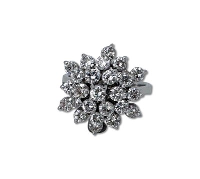Lot 386 - Diamond Cluster Ring.