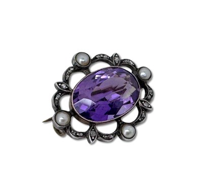 Lot 303 - Amethyst Brooch.