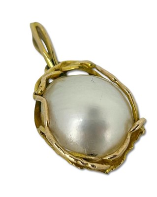 Lot 306 - Pearl Pendant.