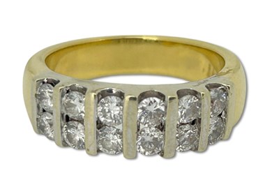 Lot 340 - Diamond Set Ring.