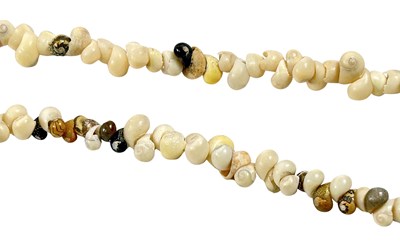 Lot 81 - Shell Necklace.