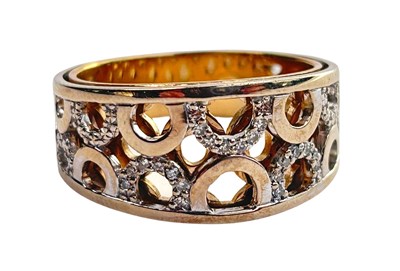 Lot 147 - Two Tone Dress Ring.