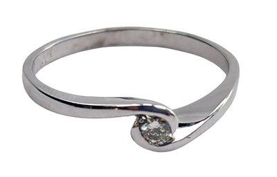 Lot 142 - White Gold Diamond Ring.