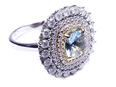 Lot 314 - An Aquamarine & Diamond Ring.