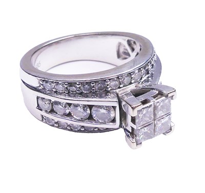 Lot 308 - Cluster Diamond Ring.