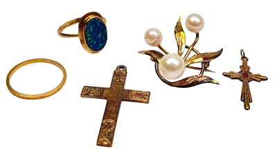 Lot 104 - A Collection of Yellow Gold Items.