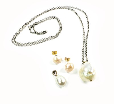 Lot 358 - Selection of Pearl Jewellery.